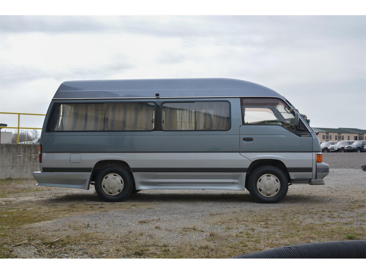 Nissan caravan 1990