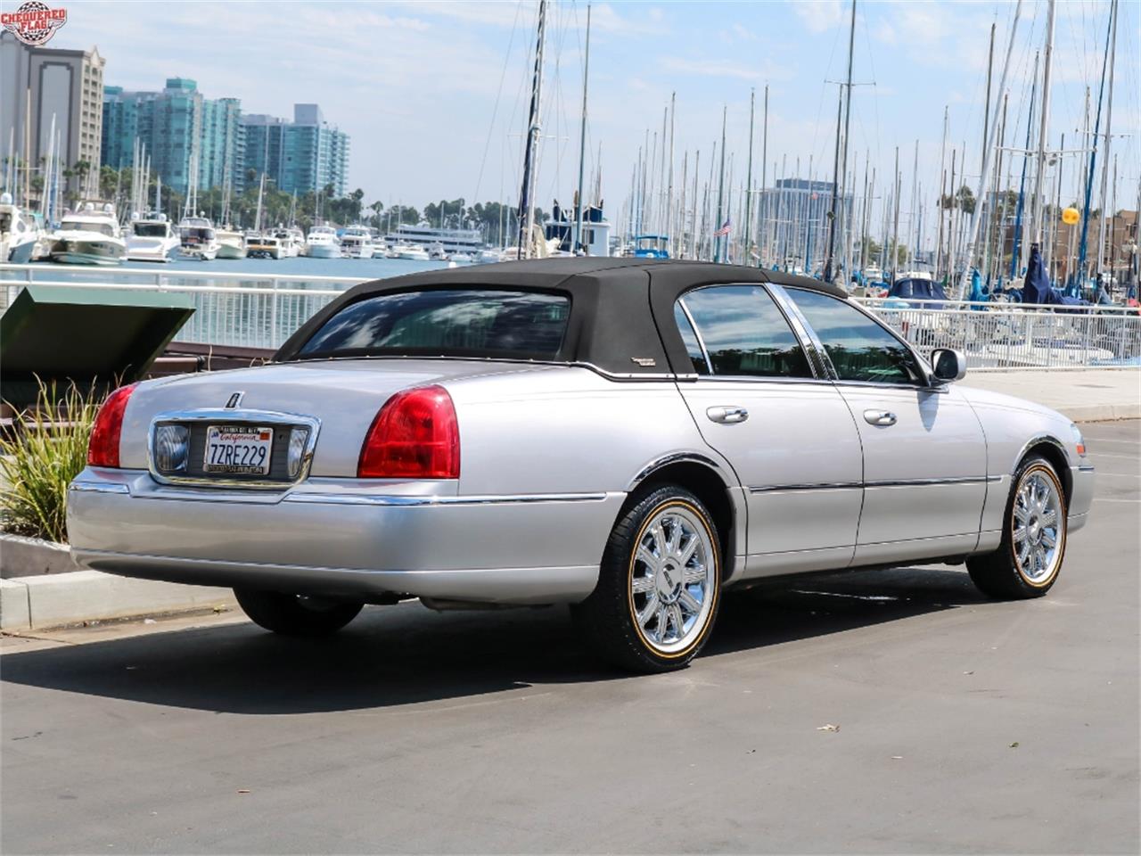 Lincoln town car 2011