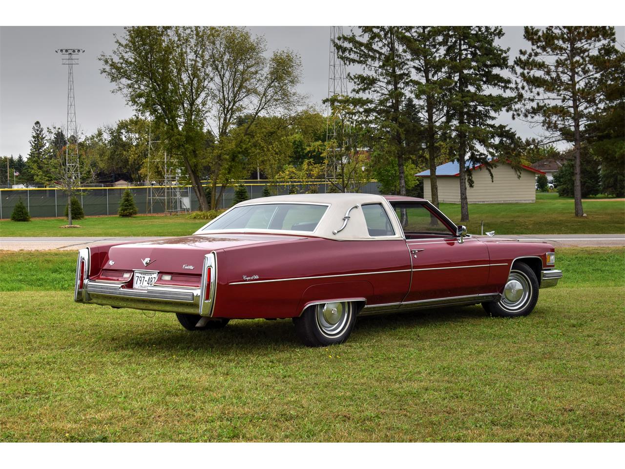 Cadillac coupe deville 1975