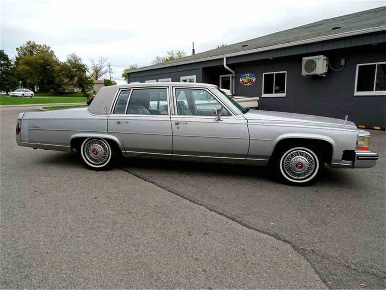 Cadillac fleetwood 1984