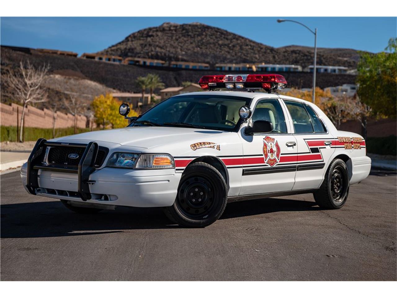 Crown victoria. Ford Crown Victoria Police Interceptor. Ford Crown Interceptor. Форд Краун Виктория полиция интерцептор. Ford Crown Victoria 2011 Police.