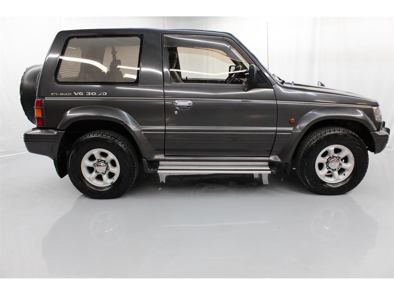 Mitsubishi pajero classic