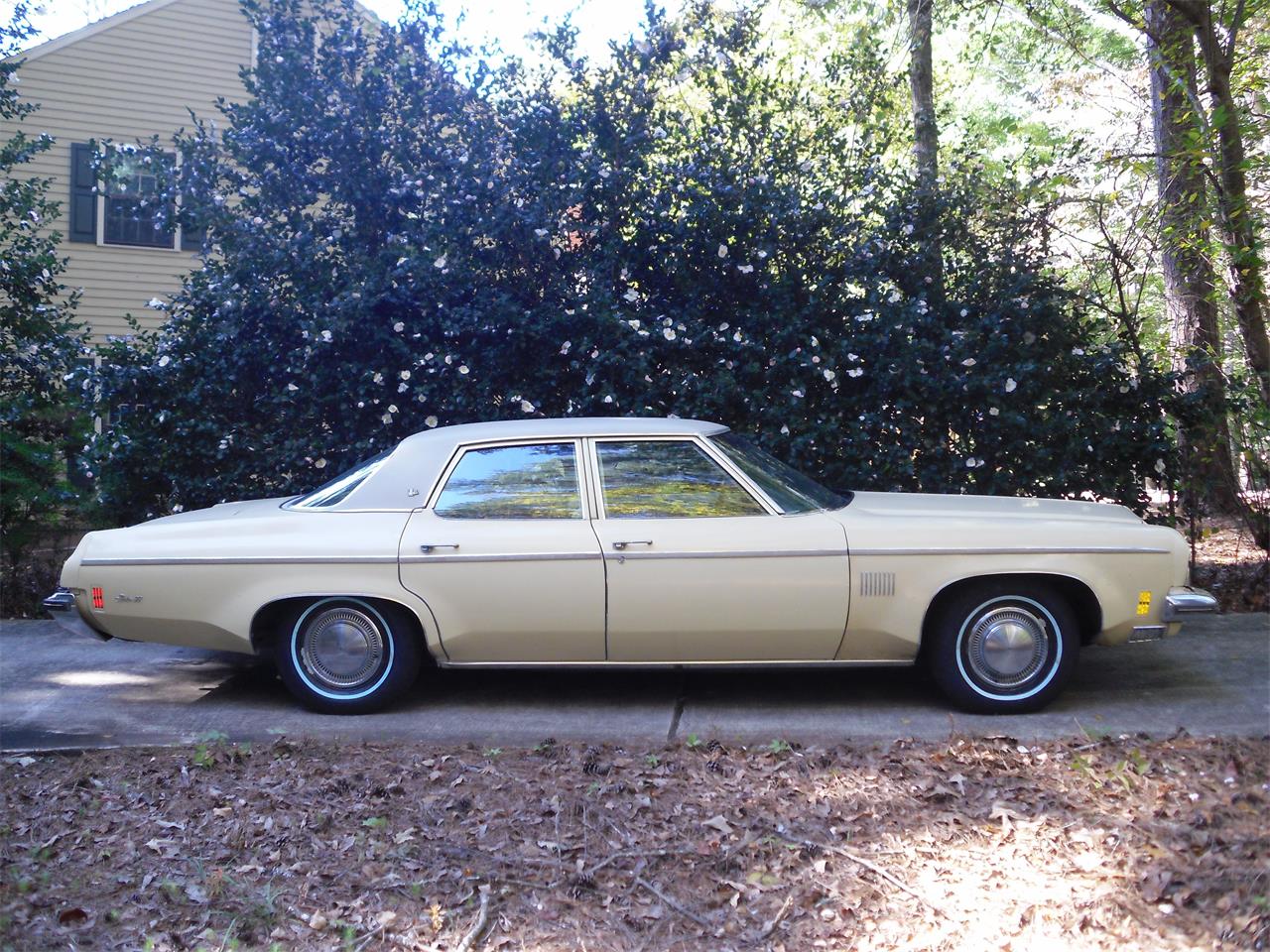 Oldsmobile Delta 88 sedan