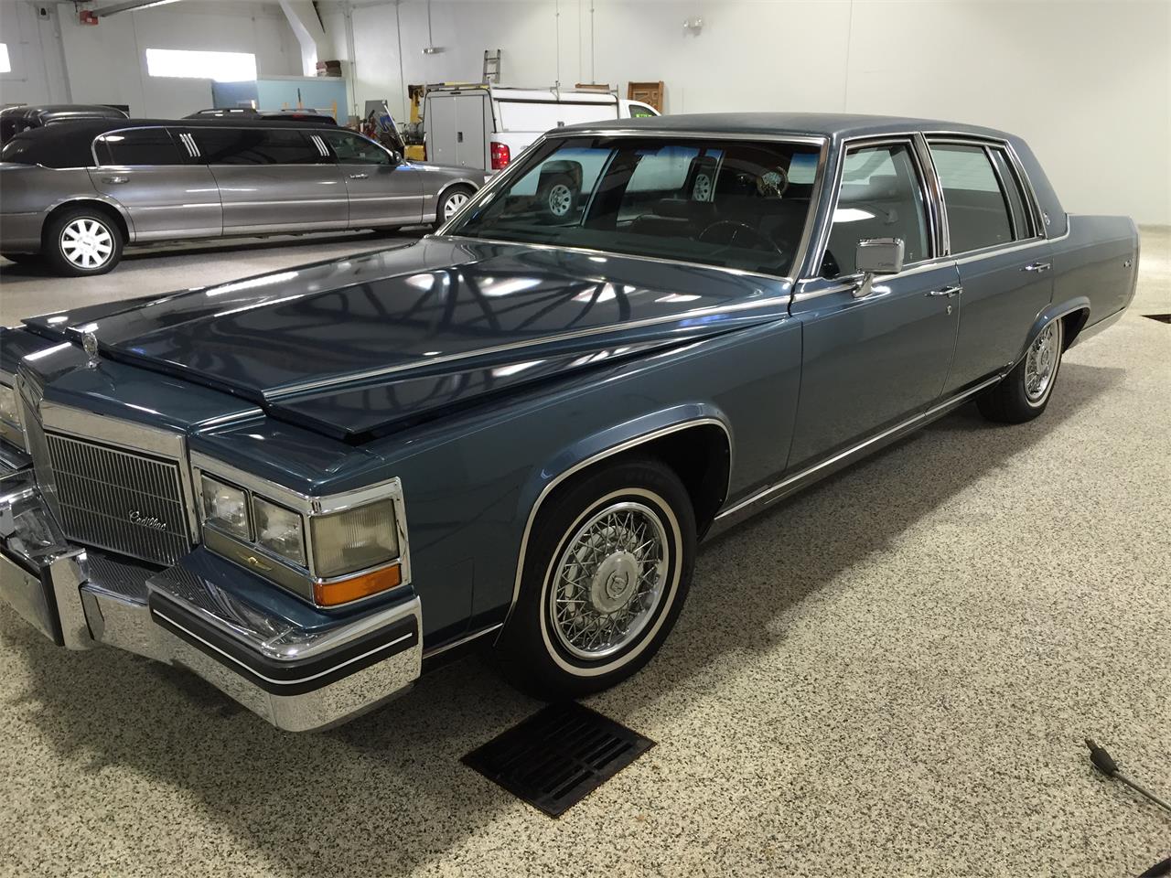 Cadillac fleetwood 1985