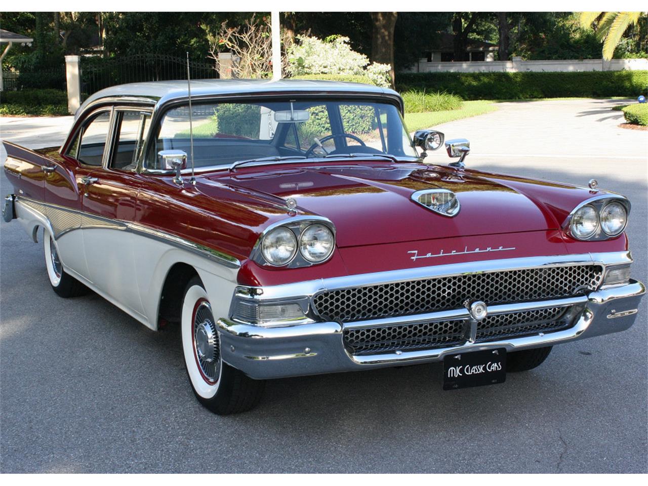 Ford Fairlane sedan 1955