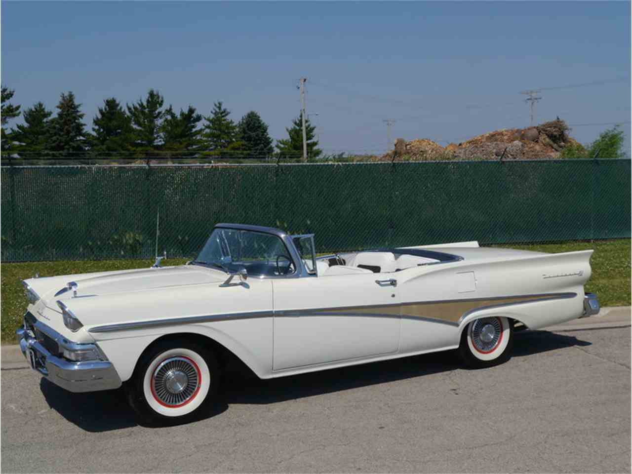 Ford fairlane 500 skyliner