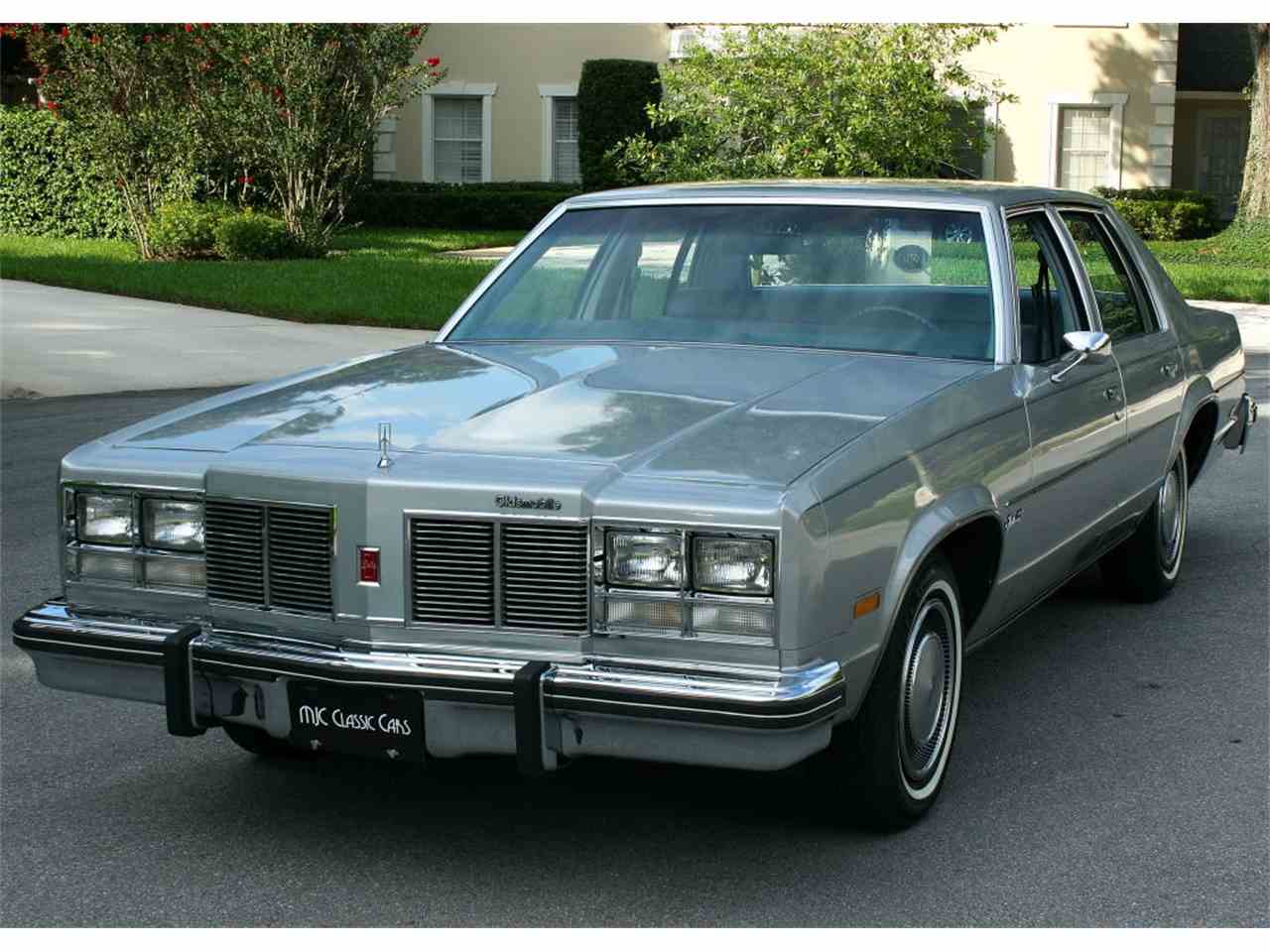 Oldsmobile Delta 88 sedan